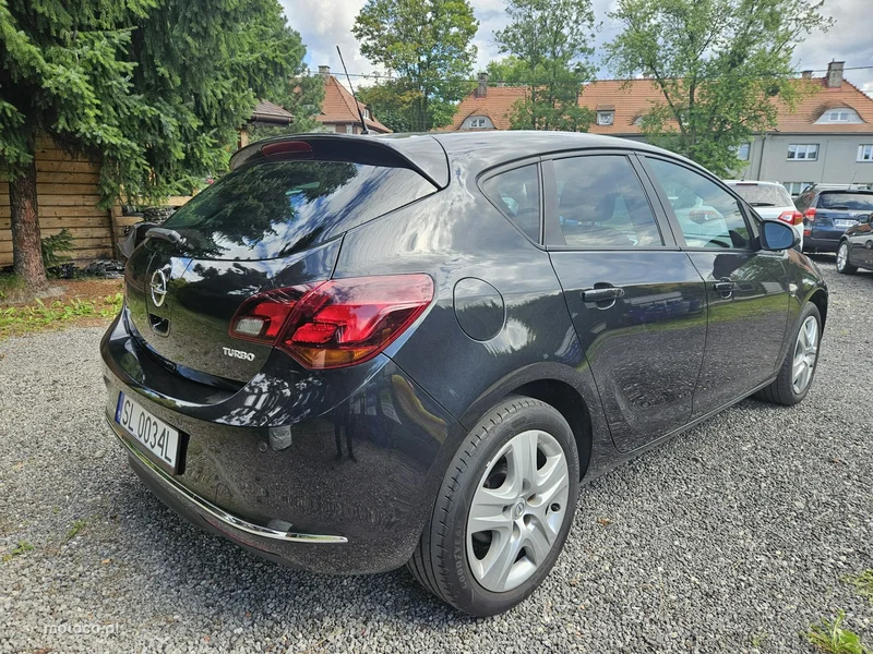 Opel Astra J 3