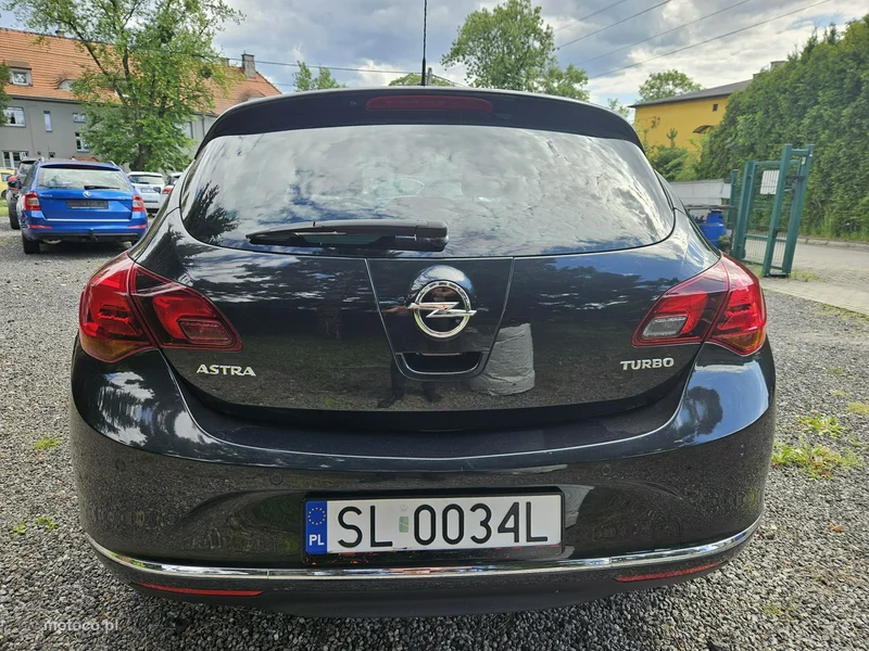 Opel Astra J 4