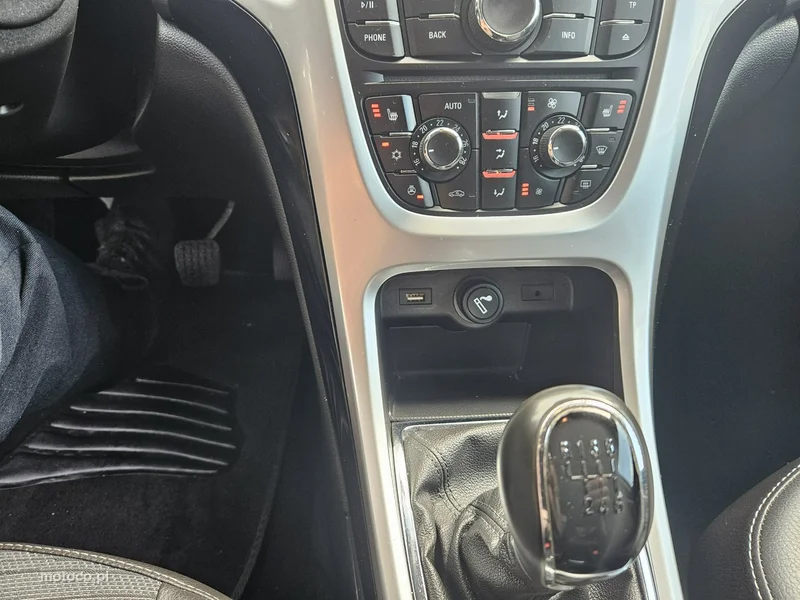 Opel Astra J 8
