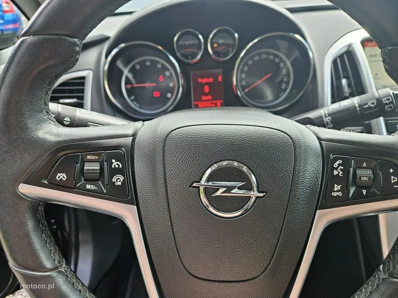 Opel Astra J 9