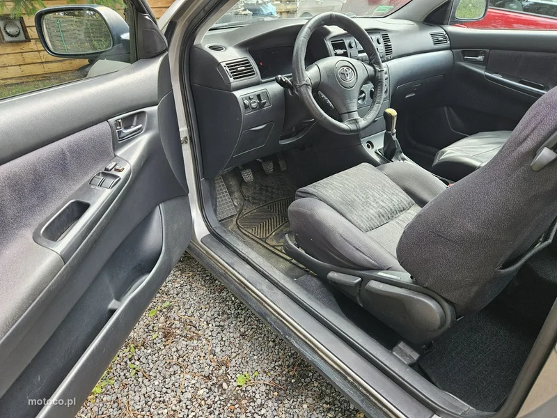 Toyota Corolla E120 6
