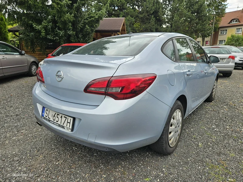 Opel Astra J 5