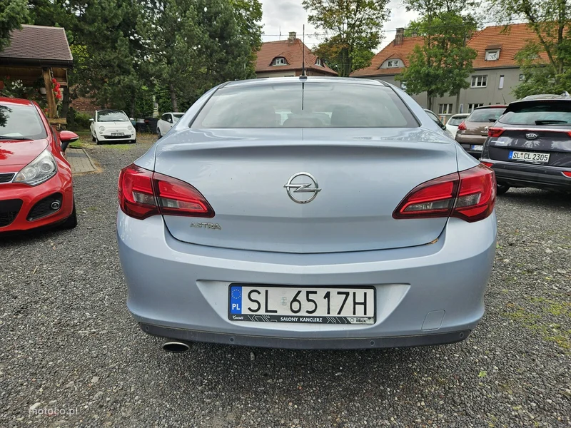 Opel Astra J 6