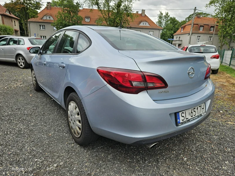 Opel Astra J 7