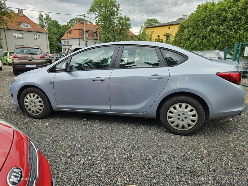 Opel Astra J 8