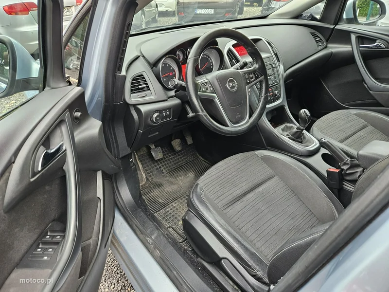 Opel Astra J 9