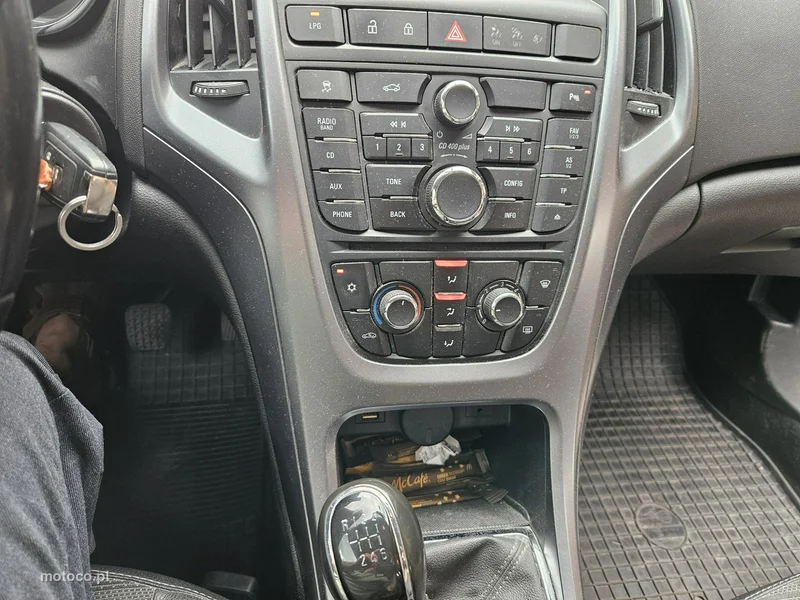 Opel Astra J 10