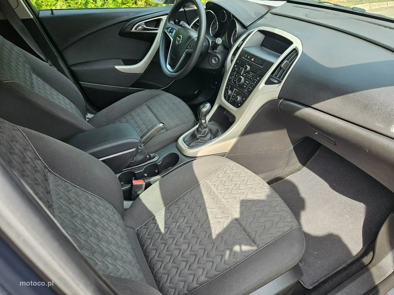 Opel Astra J 13