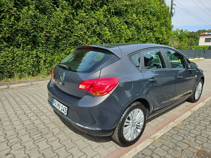Opel Astra J 4