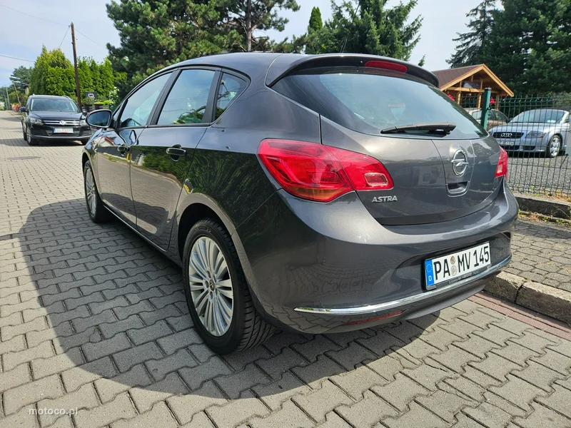 Opel Astra J 6