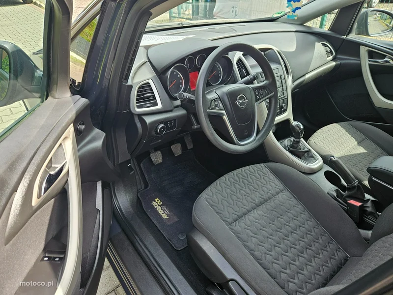 Opel Astra J 7