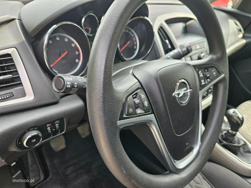 Opel Astra J 8