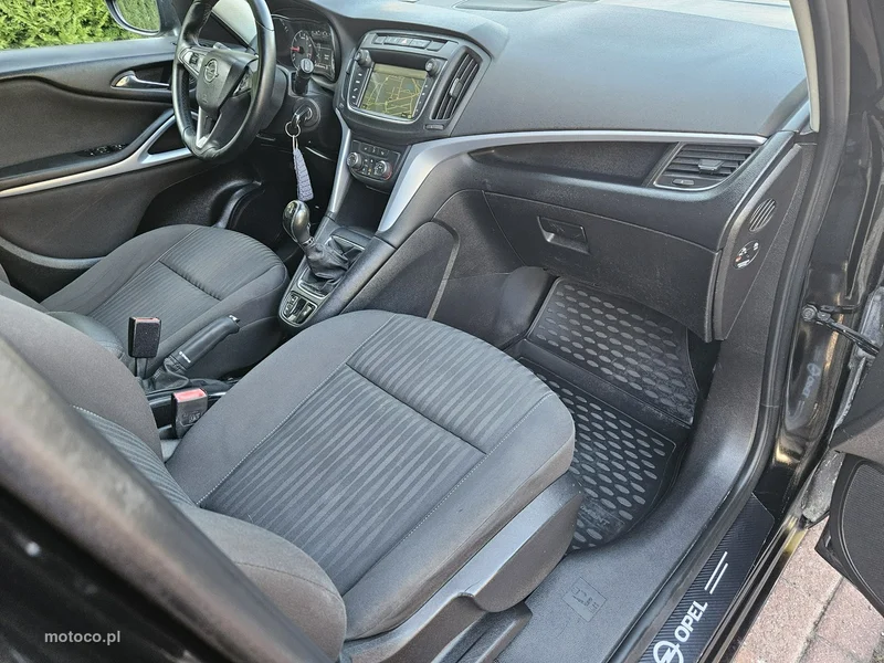 Opel Zafira C Tourer 16