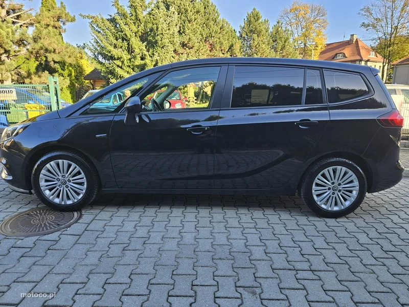 Opel Zafira C Tourer 21