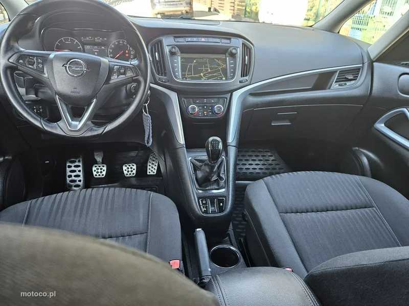 Opel Zafira C Tourer 10
