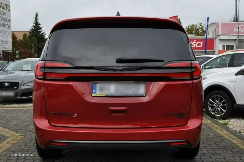 Chrysler Pacifica 11