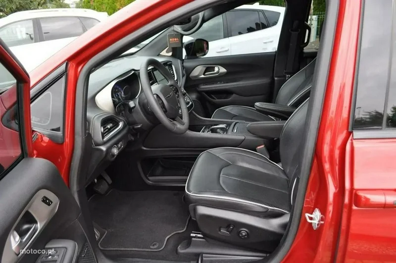 Chrysler Pacifica 12