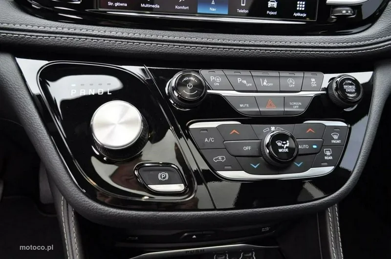 Chrysler Pacifica 29