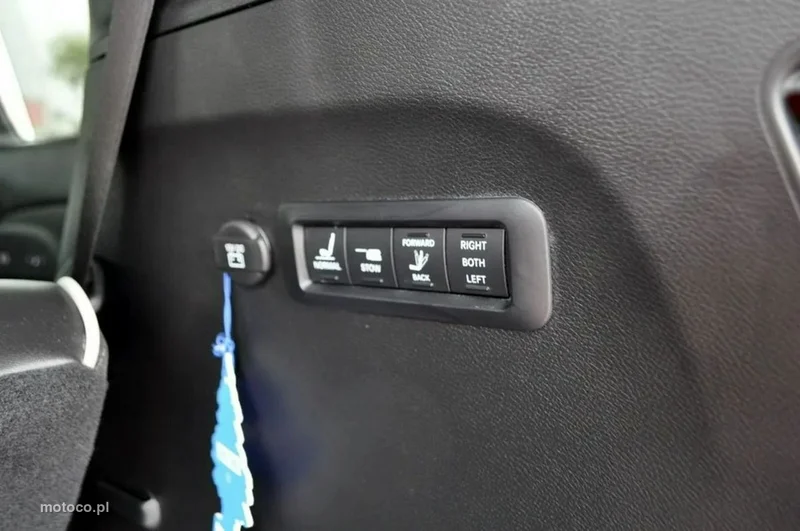 Chrysler Pacifica 37