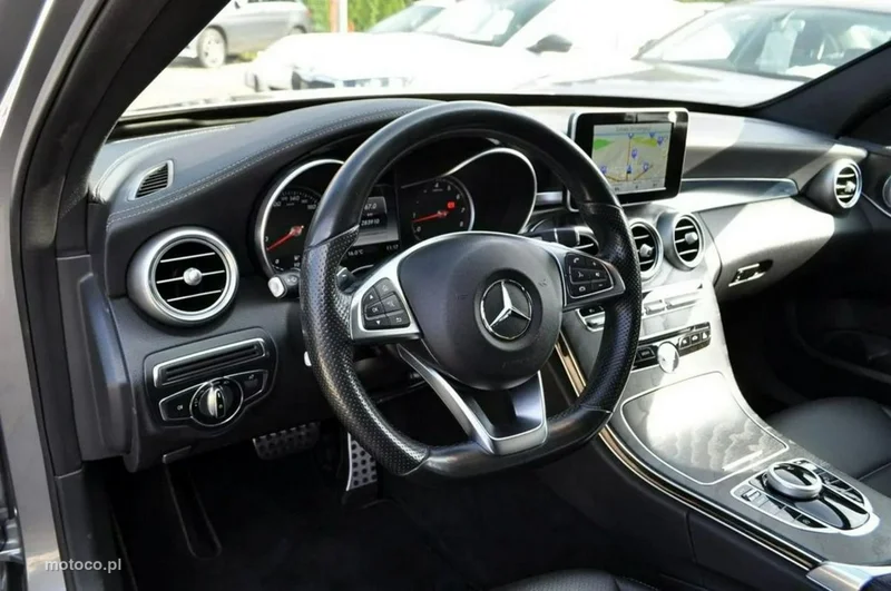 Mercedes-Benz Klasa C W205 C 300 11