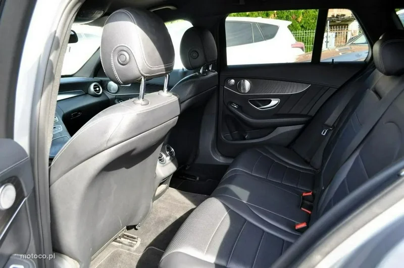 Mercedes-Benz Klasa C W205 C 300 26