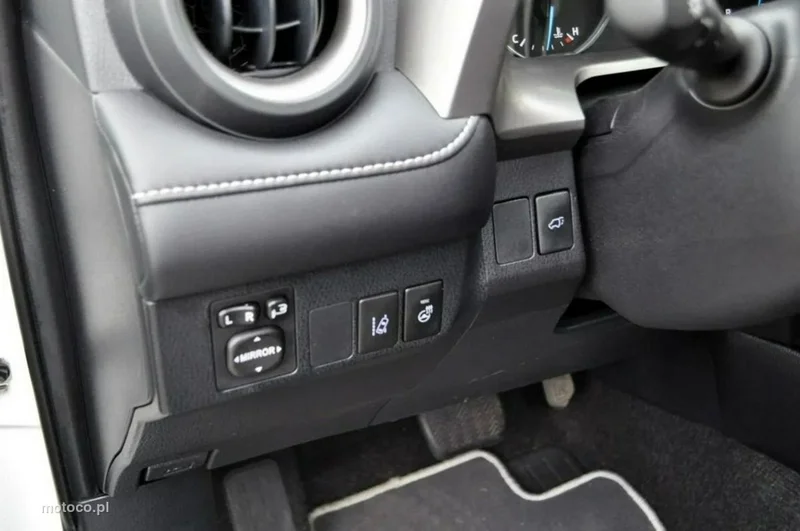 Toyota RAV 4 XA40 12
