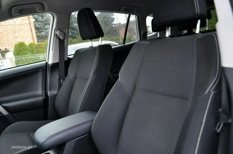 Toyota RAV 4 XA40 14