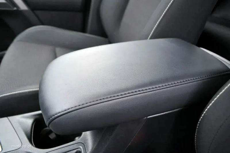 Toyota RAV 4 XA40 15