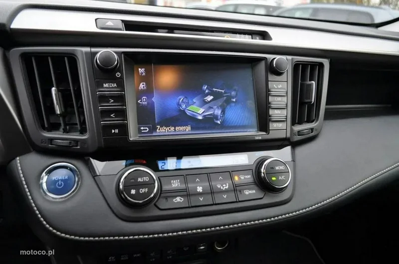 Toyota RAV 4 XA40 18