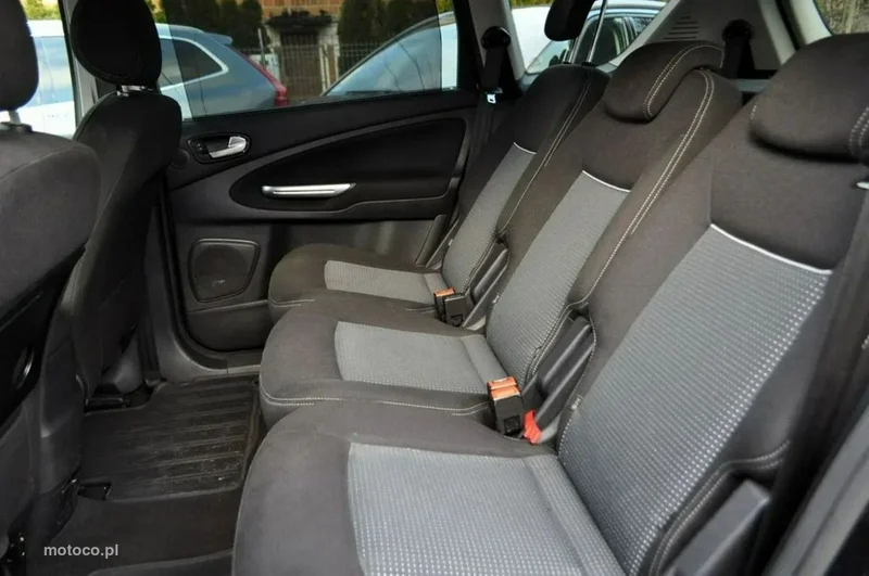 Ford S-Max I 29