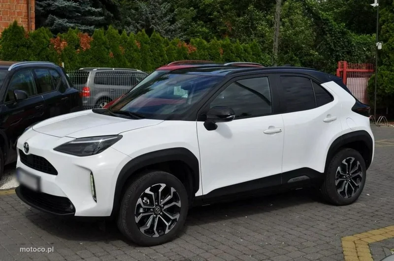 Toyota Yaris XP210 2