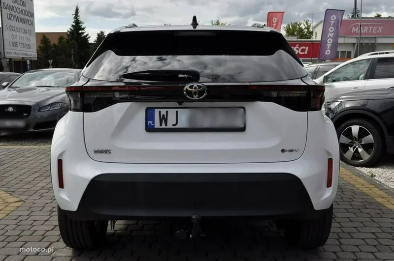 Toyota Yaris XP210 13
