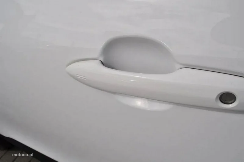 Toyota Yaris XP210 16