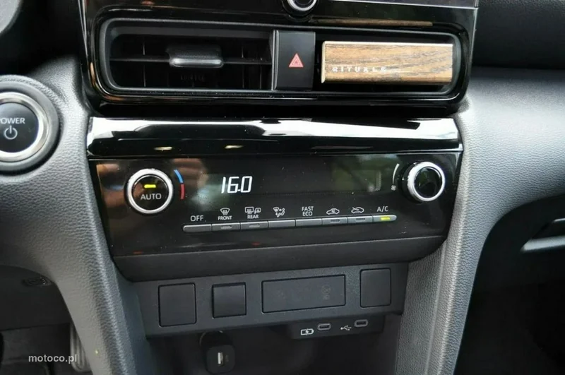 Toyota Yaris XP210 26