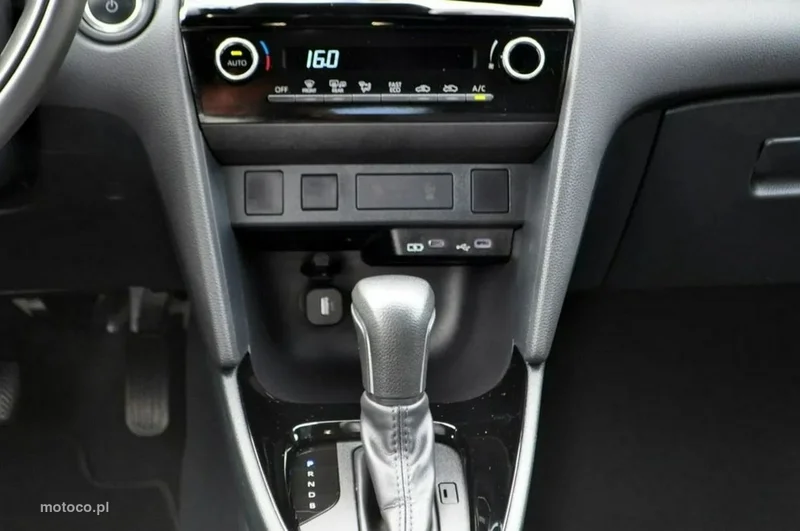 Toyota Yaris XP210 33