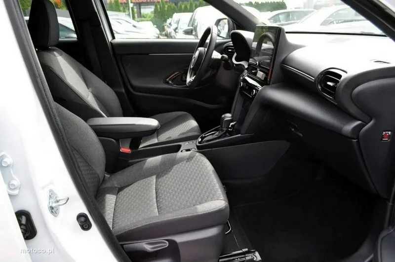 Toyota Yaris XP210 35