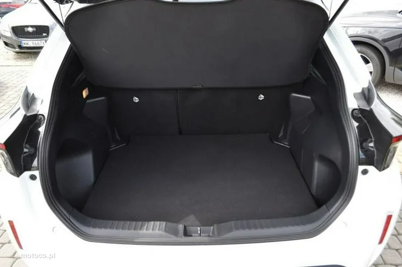 Toyota Yaris XP210 37