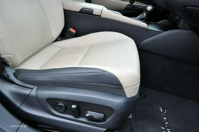 Lexus ES300 34