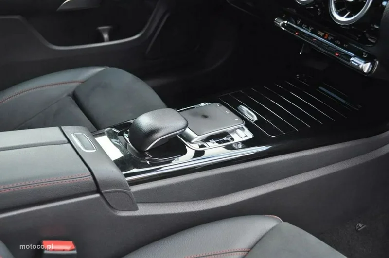 Mercedes-Benz CLA C118 200 19