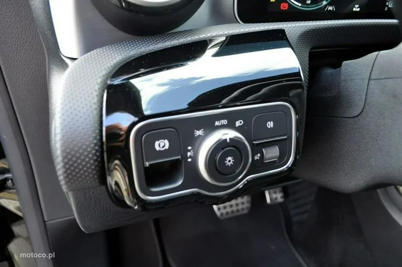 Mercedes-Benz CLA C118 200 23