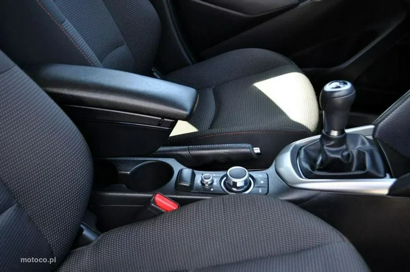 Mazda 2 37