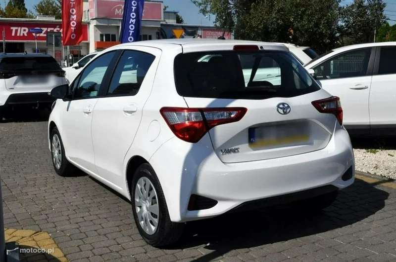 Toyota Yaris XP130 12