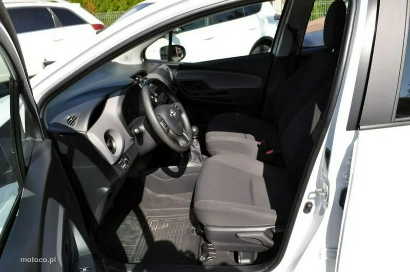 Toyota Yaris XP130 13