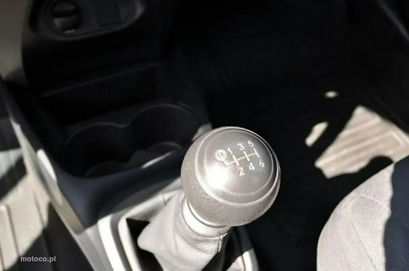 Toyota Yaris XP130 18