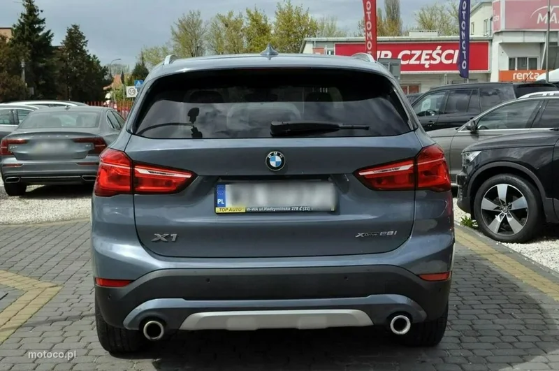 BMW X1 F48 12