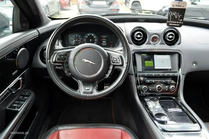 Jaguar XJR 17