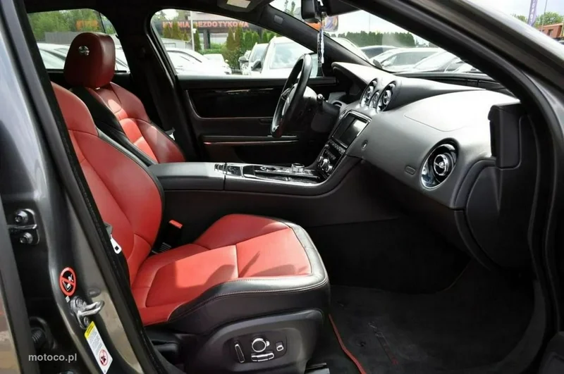 Jaguar XJR 22