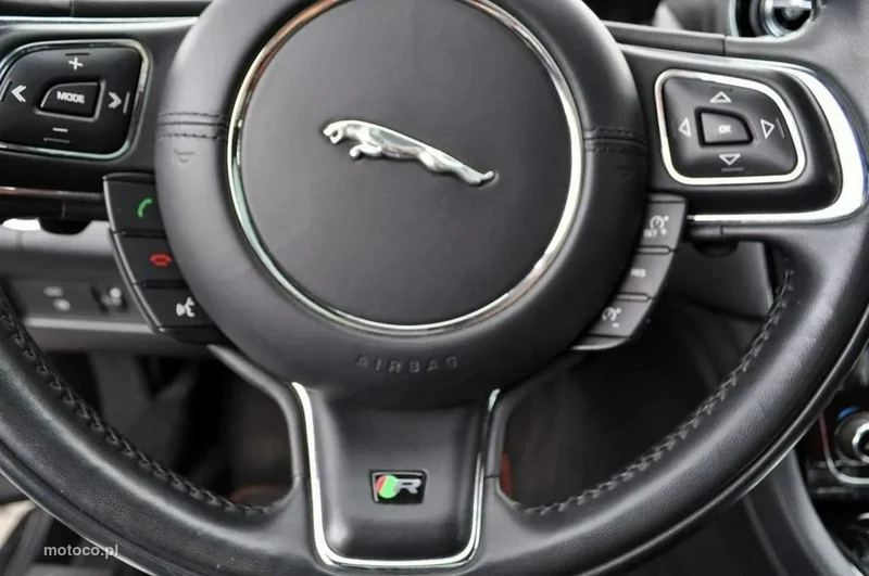 Jaguar XJR 38