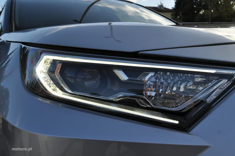 Toyota RAV 4 XA50 12