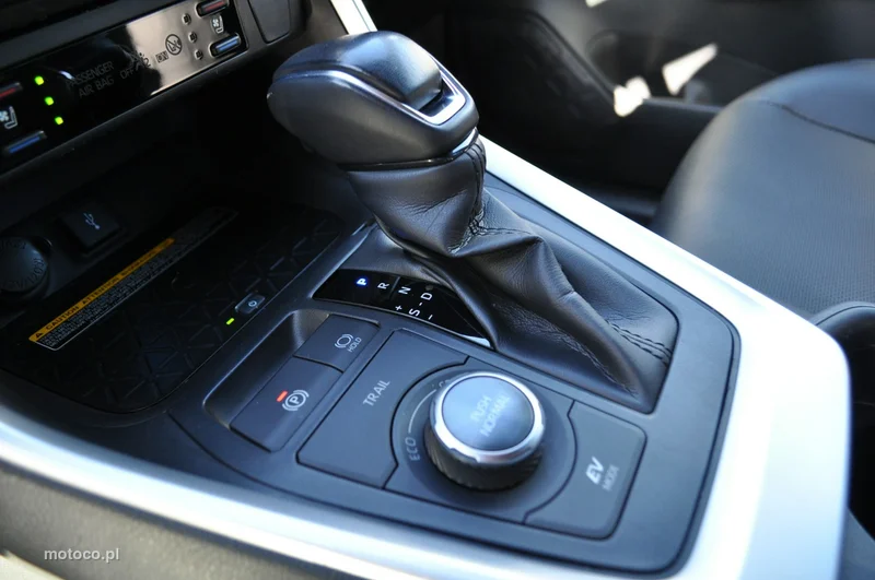 Toyota RAV 4 XA50 35